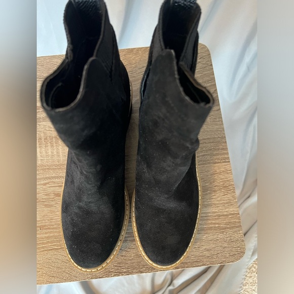 Black Chelsea Ankle Boots - Picture 2 of 7